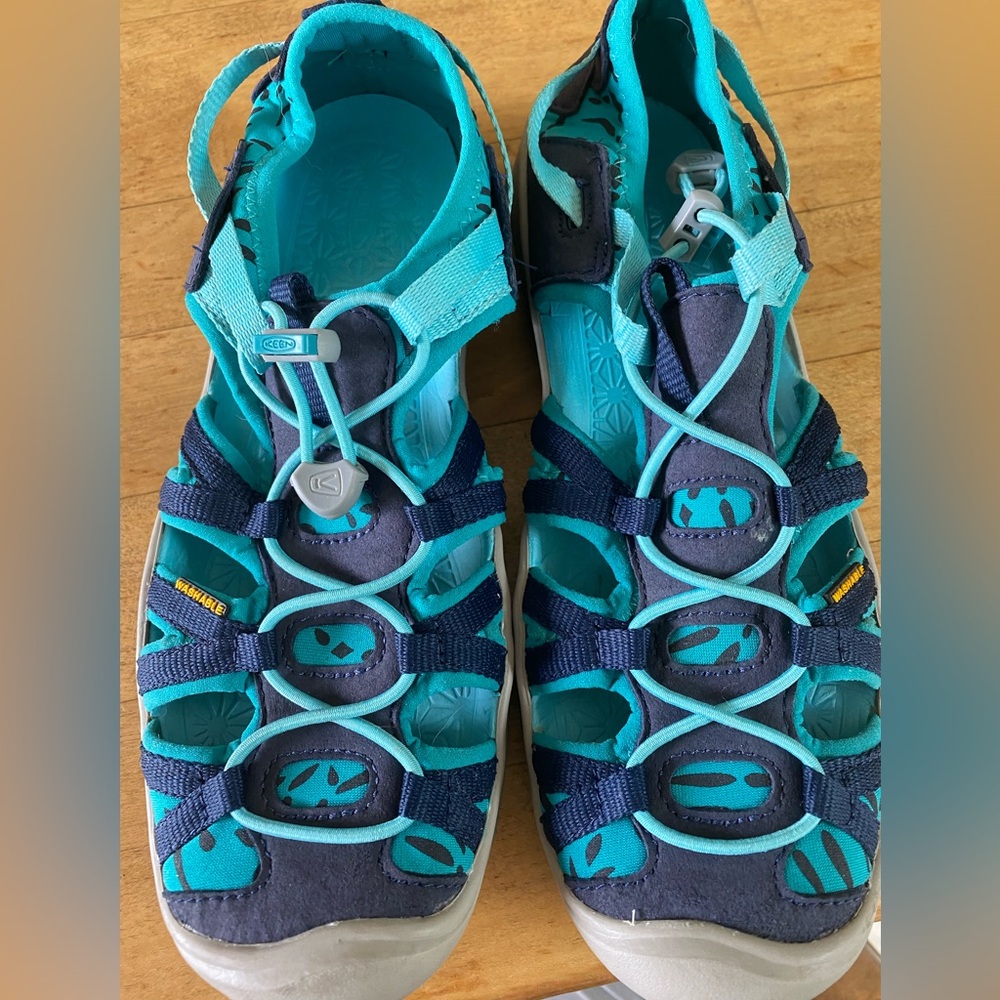 Keen Watershoes. Girls size 4. Teal and Navy